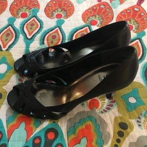 Black peep-toe heels.